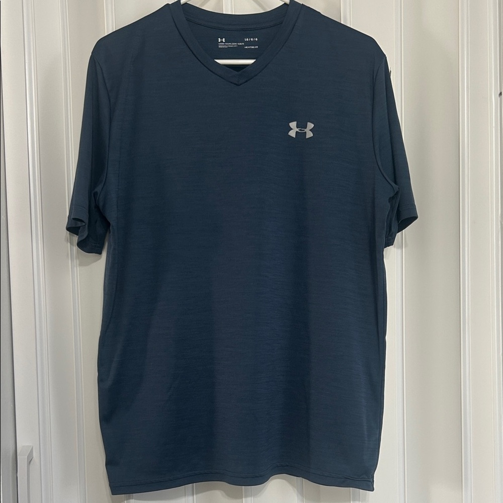Under Armour HeatGear Loose Fit V-Neck T-Shirt Men's, Size Large